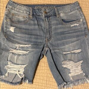 American Eagle Tomgirl Bermuda Light Blue Ripped Jeans